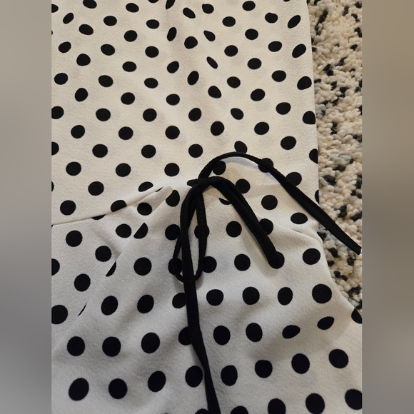 Retro White Skirt with Black polka dots and trim. Zip back. Size M/L - Picture 5 of 7